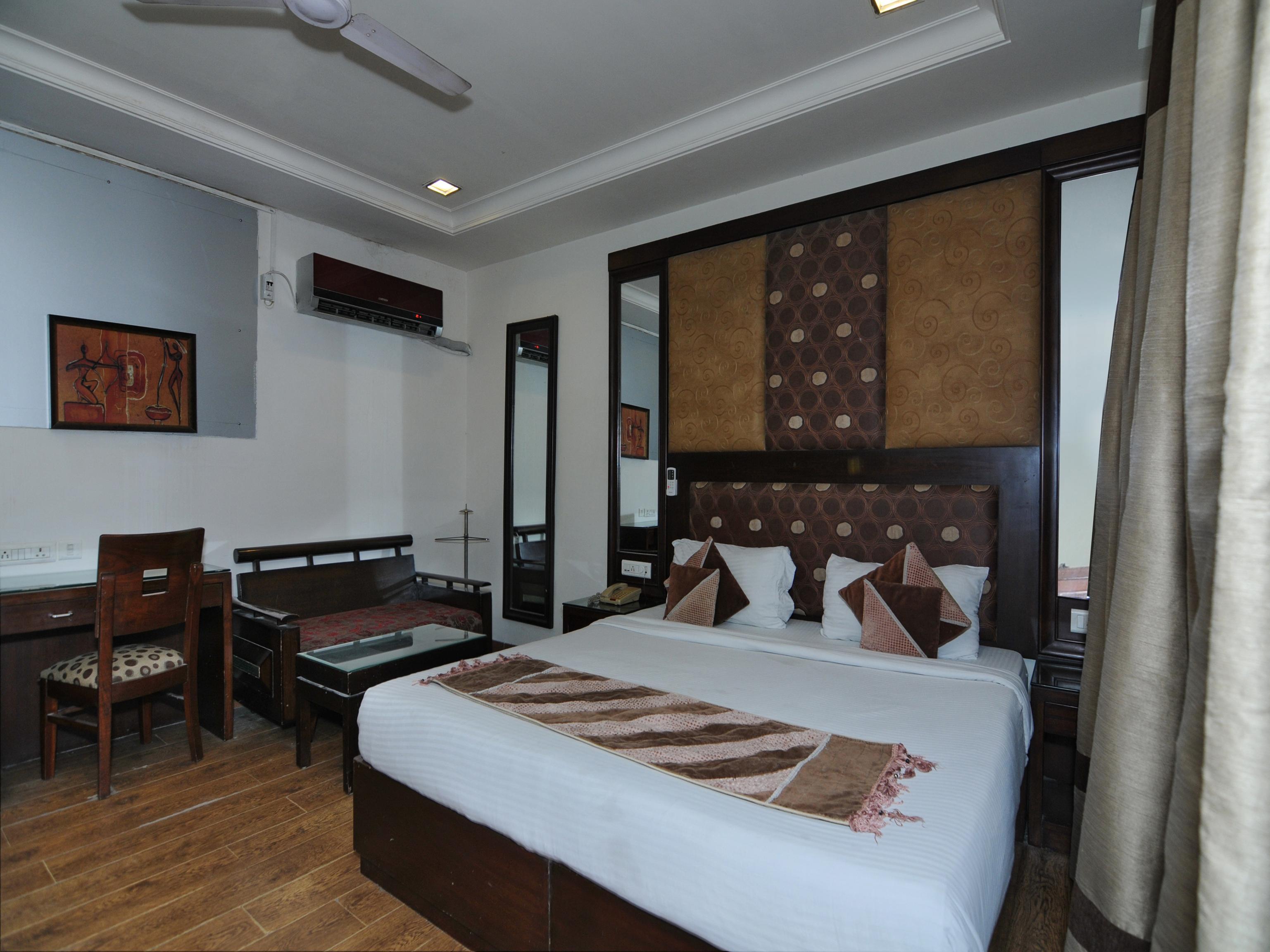 Oyo 6845 The Grand Hotel New Delhi Exterior photo