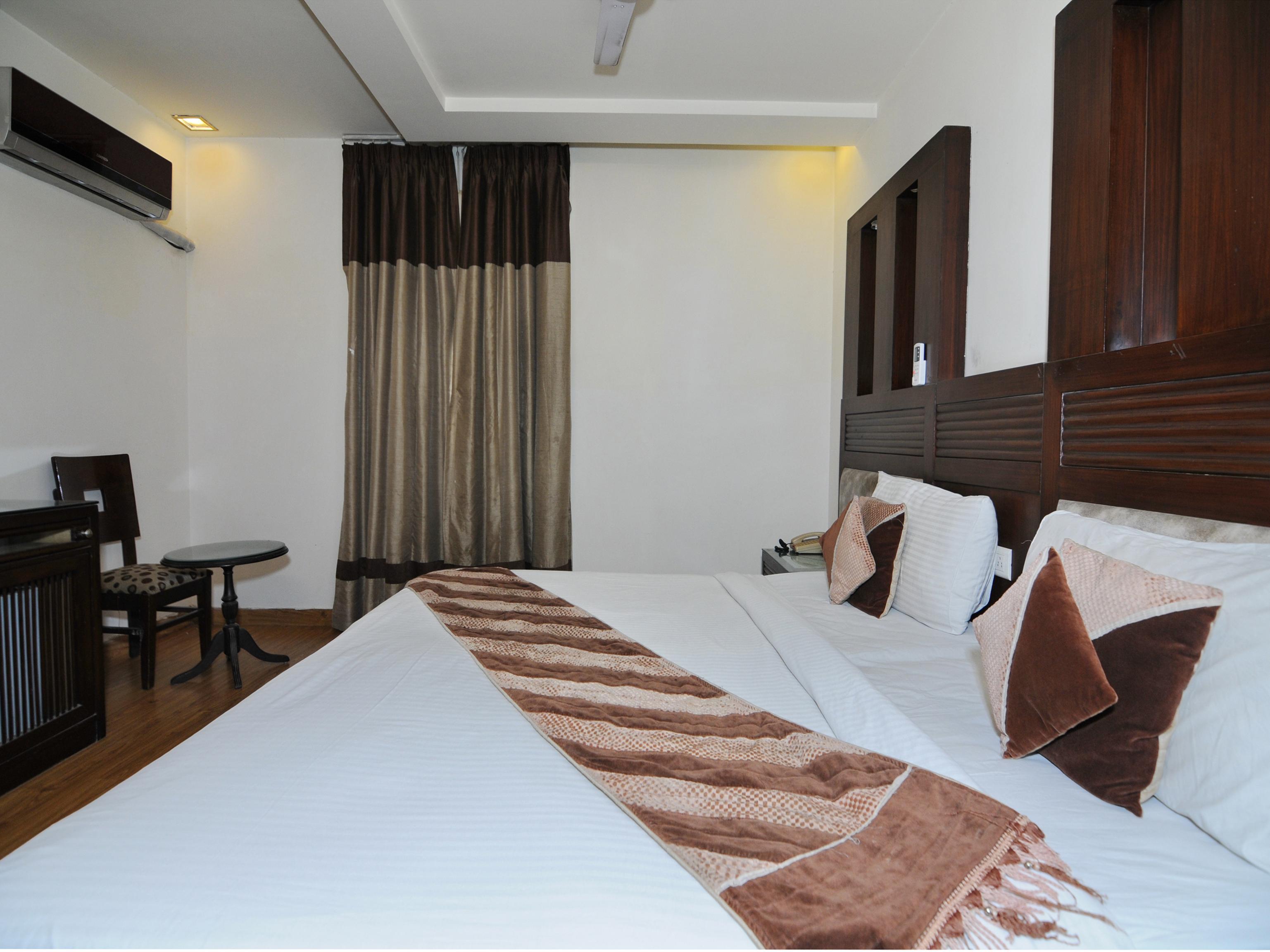 Oyo 6845 The Grand Hotel New Delhi Exterior photo