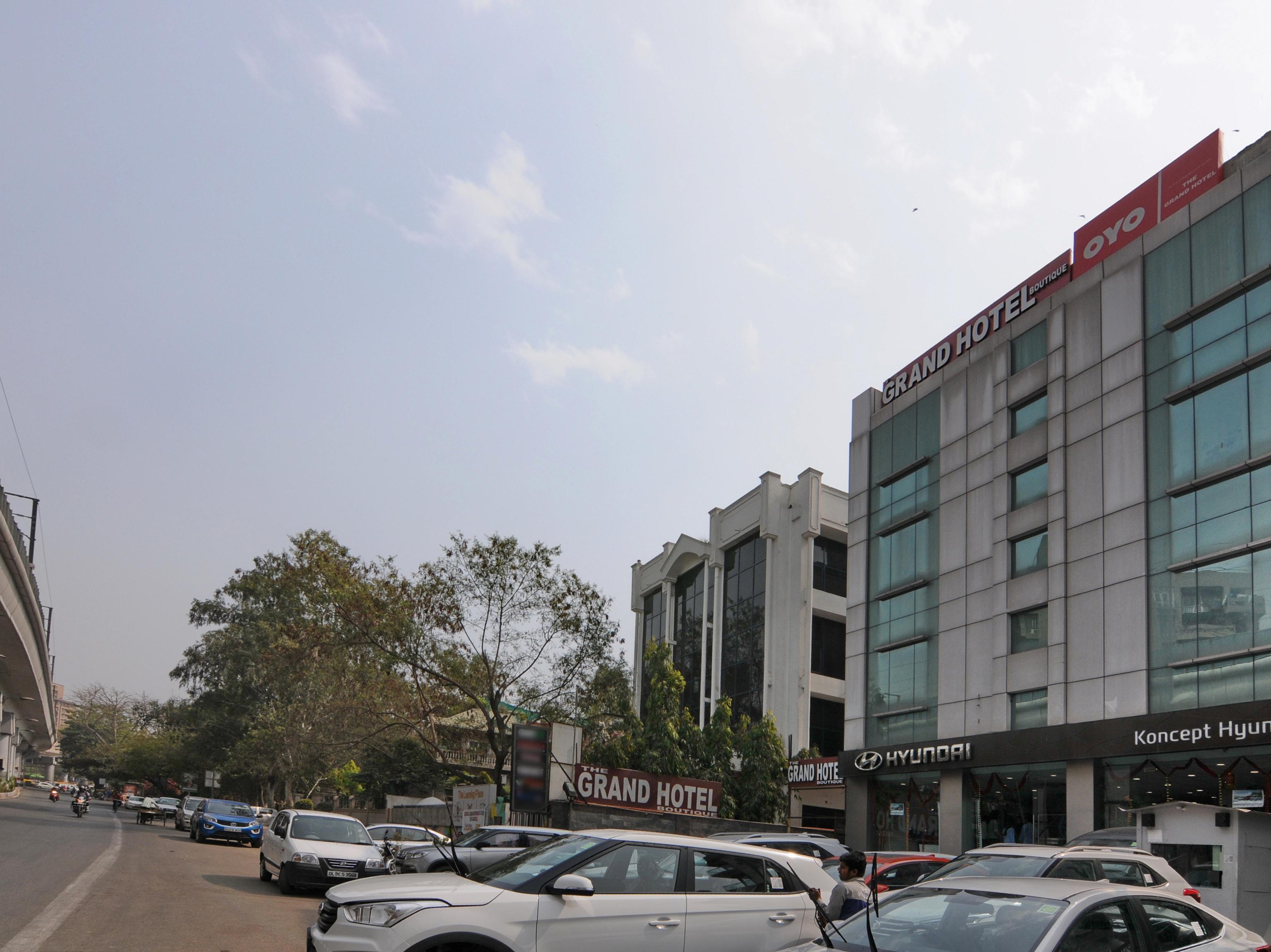 Oyo 6845 The Grand Hotel New Delhi Exterior photo