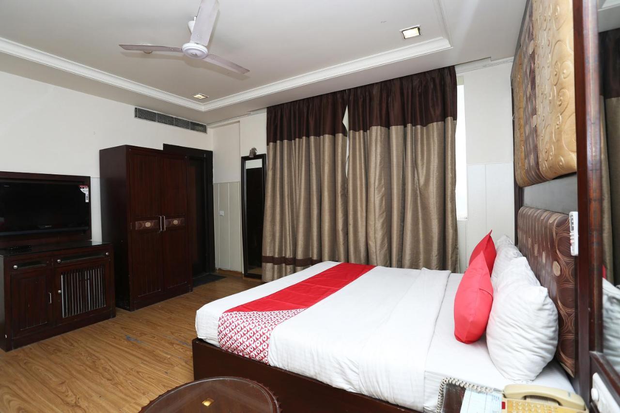 Oyo 6845 The Grand Hotel New Delhi Exterior photo