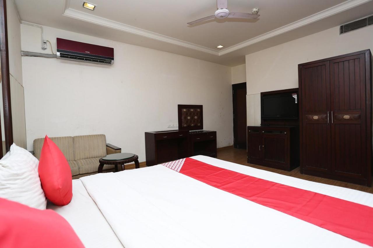 Oyo 6845 The Grand Hotel New Delhi Exterior photo
