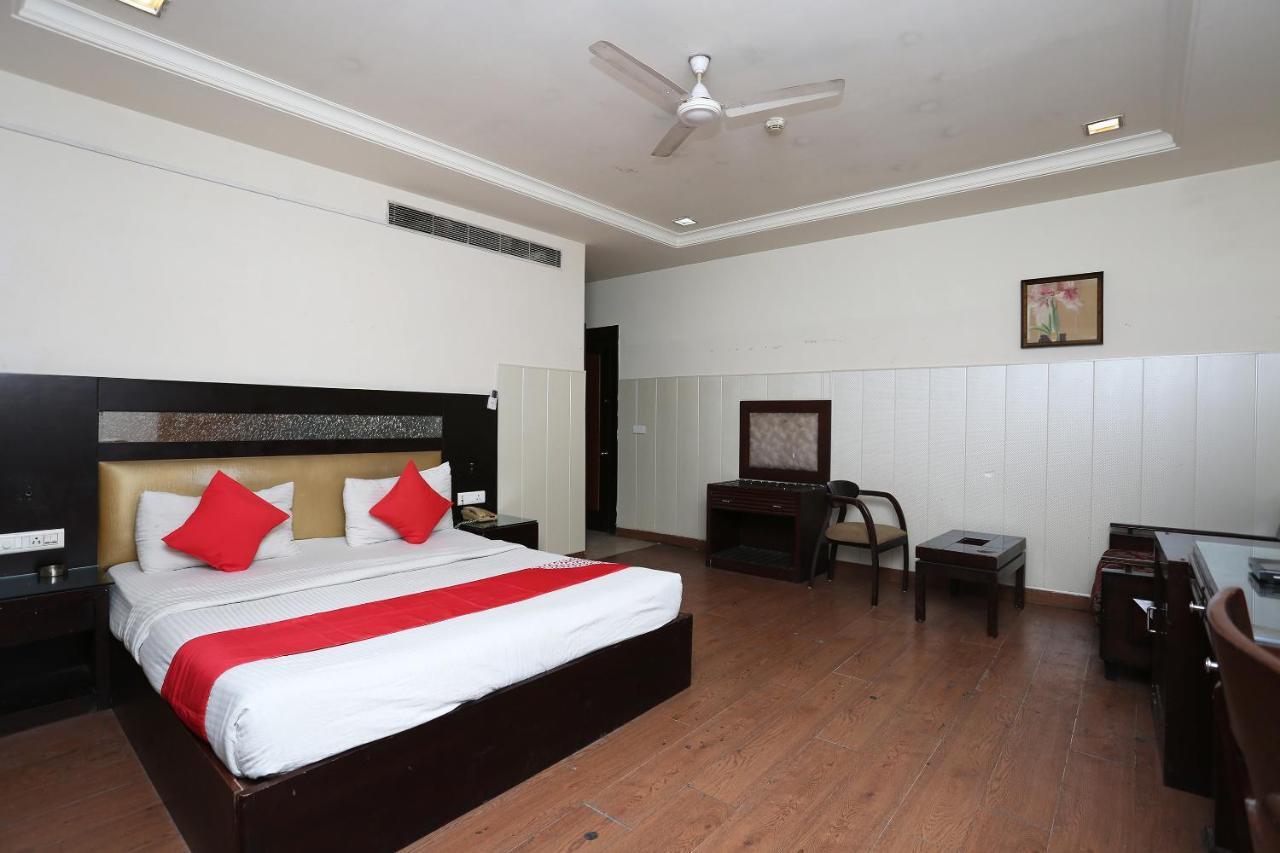 Oyo 6845 The Grand Hotel New Delhi Exterior photo