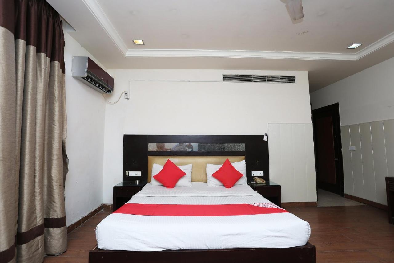 Oyo 6845 The Grand Hotel New Delhi Exterior photo